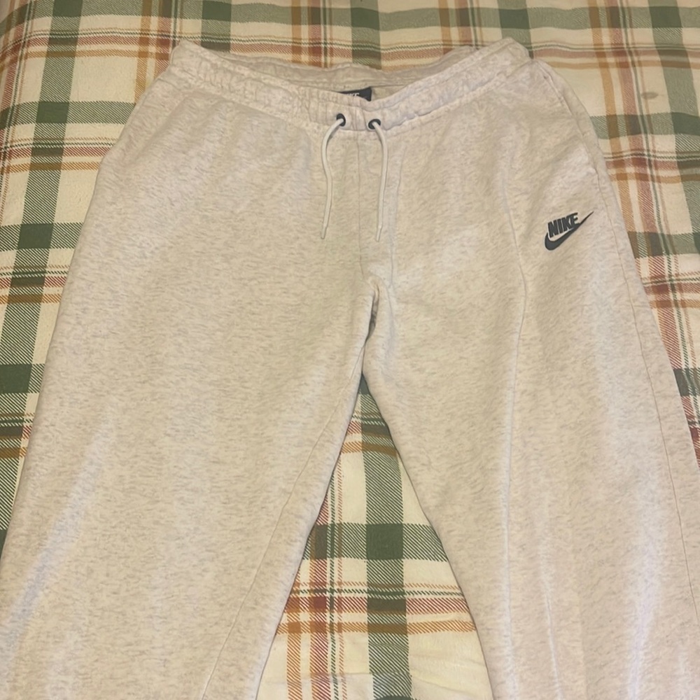 Size: M  Light Grey Women’s Sweatpants